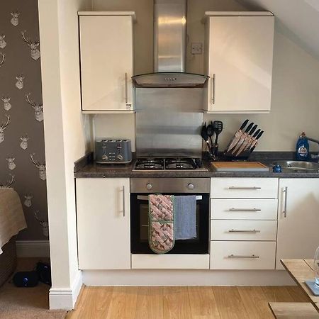 Upper 2 Bedroom Apartment In The Heart Of Jesmond 뉴캐슬어폰타인 외부 사진